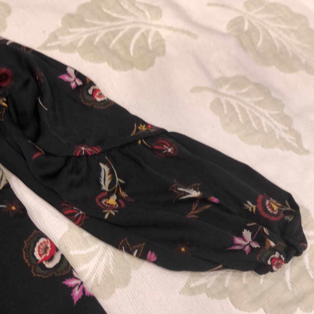 🌻 Old Navy black floral peasant blouse - Picture 8 of 10